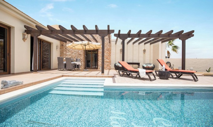 Tuineje Casa | 'Casa Rural La Morisca' con vistas a la montaña, piscina, Wi-Fi, jardín y aire acondicionado