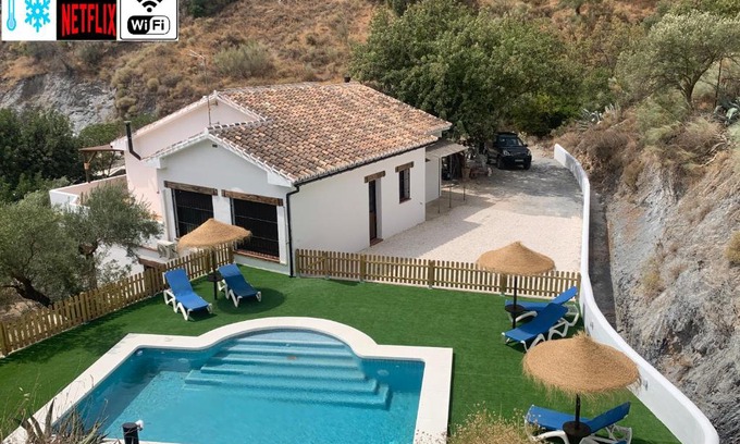 Alora Chalet De Esquí | Casa Rural Las Angosturas (Caminito del Rey)