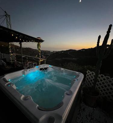 Velez-Malaga Casa | Casa Rural Málaga Monkey Love con jacuzzi