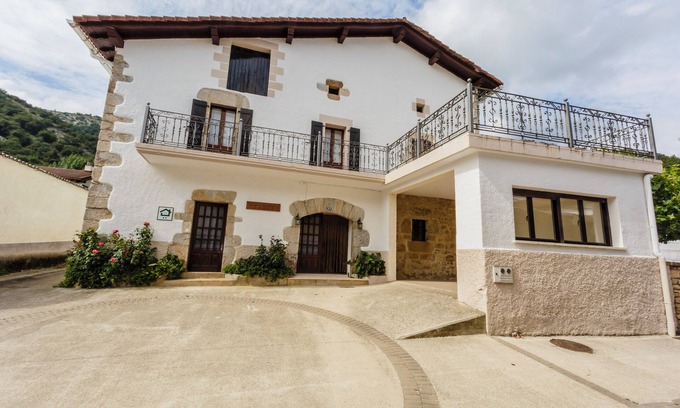 Egiarreta Casa | Casa Rural Zarranz para 21 personas cerca de Pamplona.