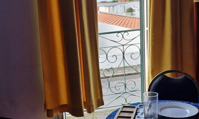 Vila Franca do Campo Apartamento | Casa São Pedro - Studio Centro da Vila, a 5 m de Praias, Comércio, Restaurantes