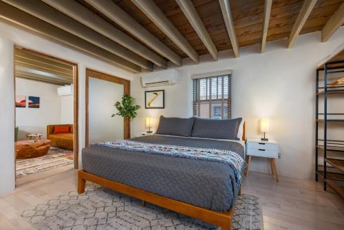 Santa Fe Casa | Casa Saint Francis- King Bed-Patio & Fire Pit -2BR