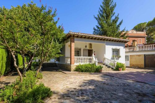 Navajas Casa | Casa San Rafael, magnífico chalet con gran jardín