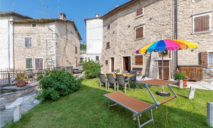 Sant'Anna d'Alfaedo Casa | Casa Sant