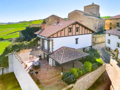 Villanueva de Yerri Chalet De Esquí | Casa Santamaría, espaciosa casa a los pies del pantano de alloz