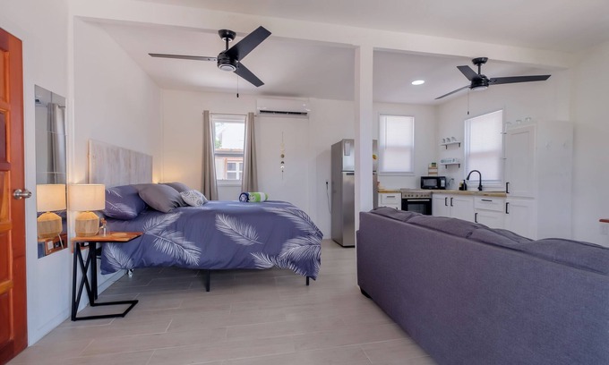 Caye Caulker Apartamento | Casa Sirena Belize - Studio 1 Caye Caulker, Queen Size Bed w/Pool!