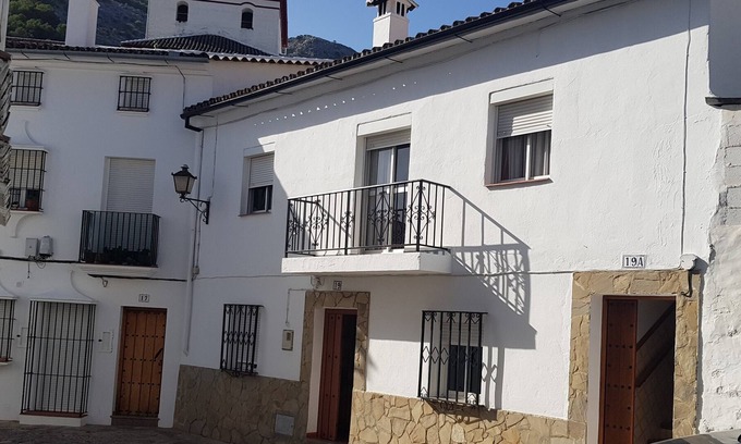 Grazalema Condominio | Casa Sofía en pleno centro de Grazalema, con magnífica chimenea