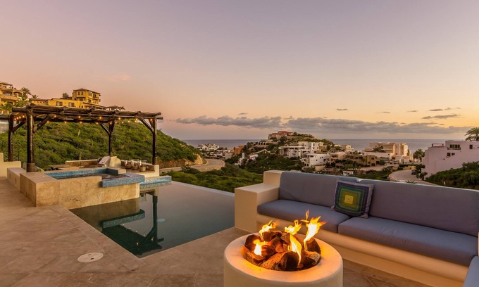 Pedregal Villa | Villa Soñara: excelente ubicación en Pedregal y vista al mar desde esta moderna villa
