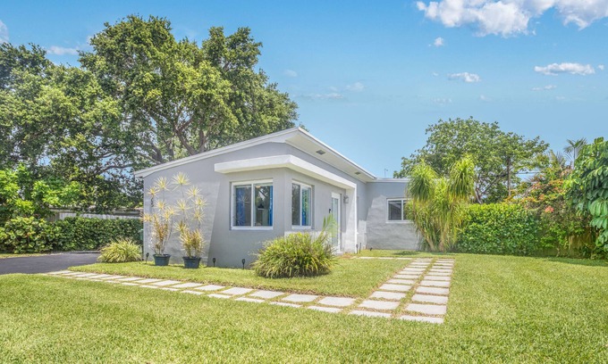 Sunset Casa | Casa Sunshine - Minutes to beaches, FLL airport, & Hard Rock