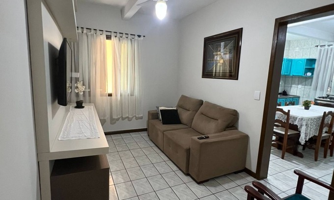 Andorinha Casa | Casa Térrea na Rua do Shopping Russi&russi na Meia Praia