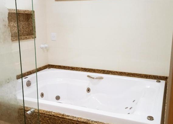 Mariricu Casa | Casa Tartaruga 1 - Luxo com Hidromassagem a 50m do Mar