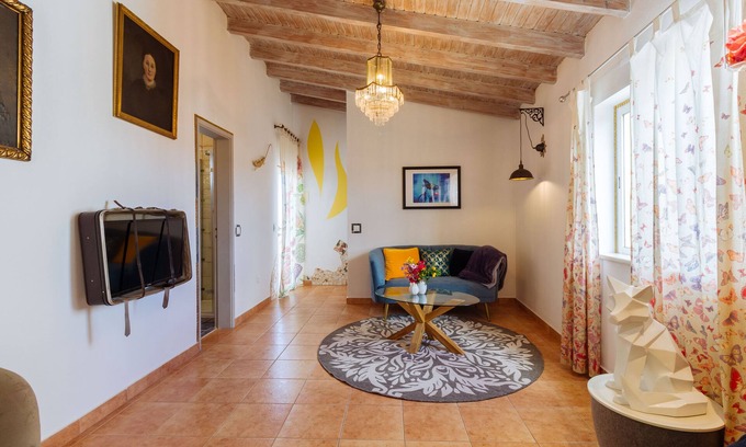 Vila do Bispo Apartamento | Casa tempo e amor: a home for two above the rooftops of Vila do Bispo