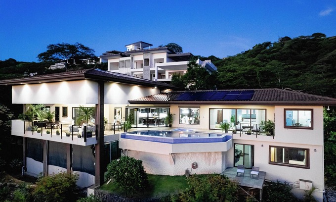 Coco Casa | Casa Timlin - Solar Hot Tub, Concierge, Daily Housekeeping
