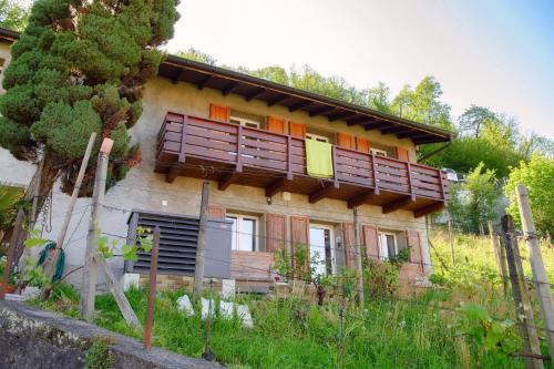 Giubiasco Apartamento | Casa tra le Vigne by Quokka 360 - flat with magnificent vineyard view