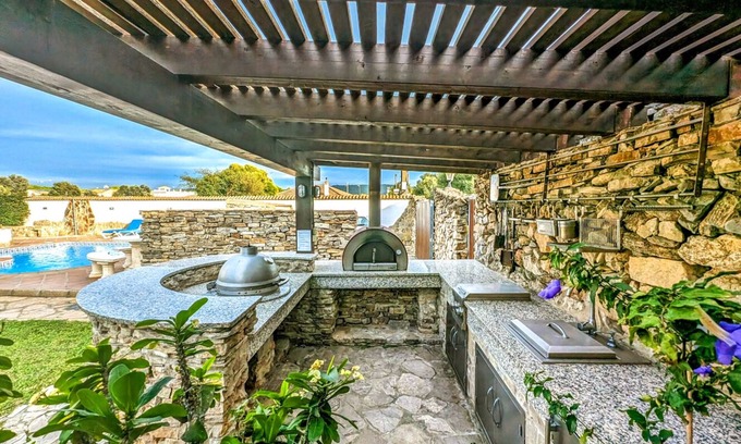Zahora Villa | Casa Trafalgar - Four Bedroom Villa, Sleeps 12