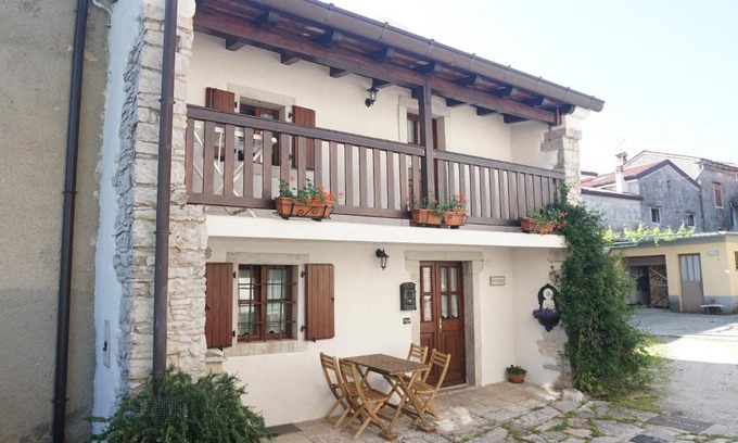 Borgo Grotta Gigante Casa | Casa Vacanze Alenka