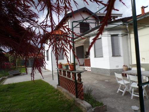 Invorio Casa | Casa Vacanze Terra di Mezzo