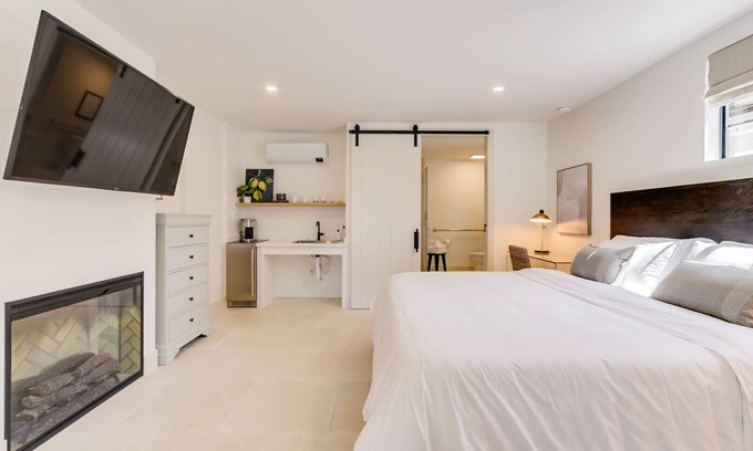 Upper East Apartamento | Casa Valerio Unit 6C-Boutique Suite in Downtown Santa Barbara