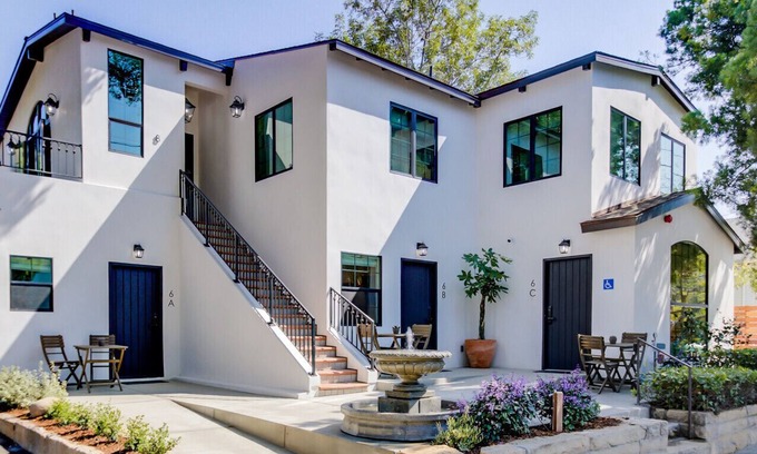 Upper East Apartamento | Casa Valerio Unit 6A-Boutique Suite in Downtown Santa Barbara