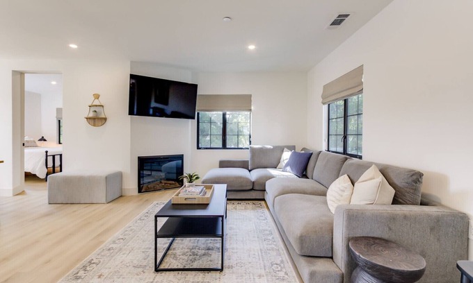 Upper East Apartamento | Casa Valerio Unit #8-Boutique Suite in Downtown Santa Barbara