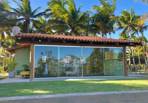 Caravelas Casa | Casa Verde, beira da água com 2 suítes - Mar Doce!