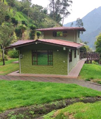 Banos de Agua Santa Casa | "Casa Verde" en Baños de Agua Santa con vista al volcán Tungurahua
