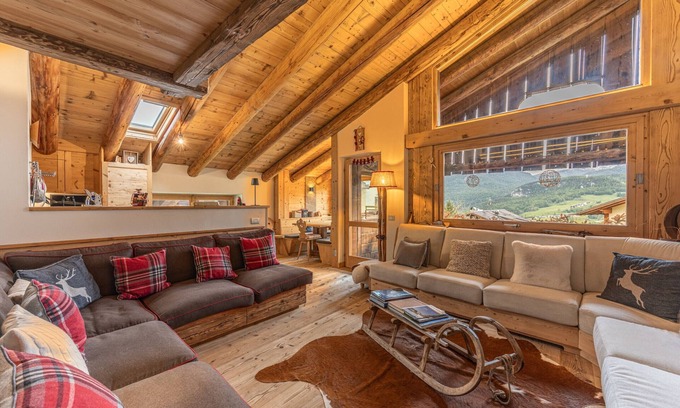 Cortina d'Ampezzo Apartamento | Casa Verocip, a panoramic attic with a view of the Dolomites