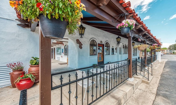 Port Hueneme Hotel | Casa Via Mar Inn, Ascend Hotel Collection