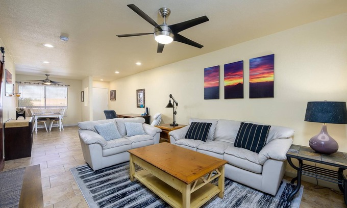 Paradise Valley Village Condominio | CASA WILLOW-Anasazi Village- Updated condo