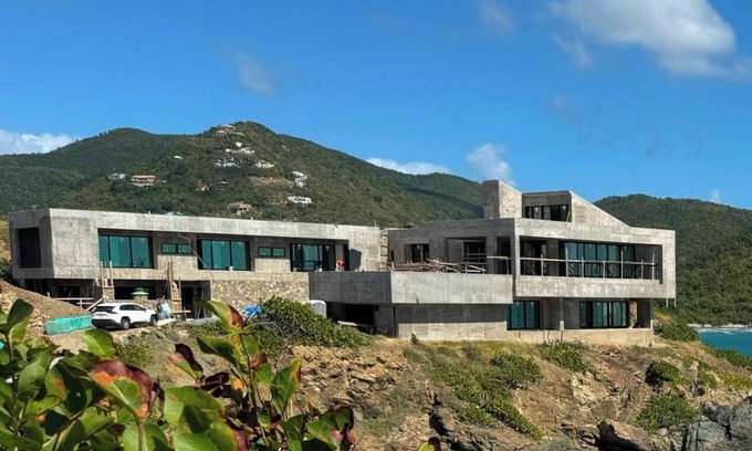 Monte Casa | Casa Xubi -Gorgeous contemporary house, 270 degrees of water views private beach