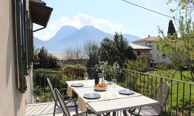 Santa Maria - Rezzonico Apartamento | Casa Zia Bianca - Apartamento con piscina para 4 personas.