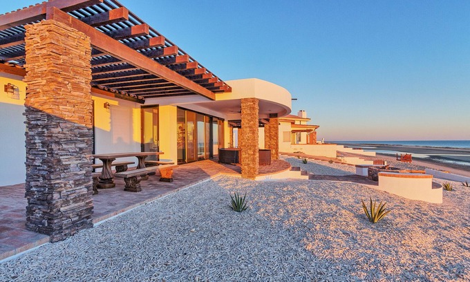Las Conchas Casa | Casa Zillori: 4 dormitorios, 4 baños Casa en Puerto Peñasco Centro, capacidad para 8