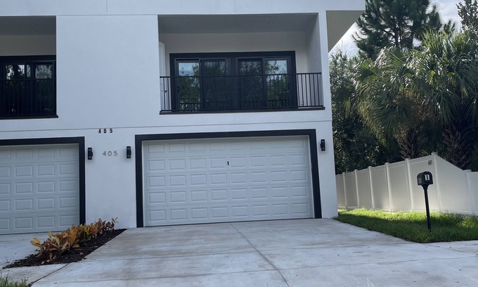 Courier City - Oscawana Casa | Casablanca - LUXURY 3 STORIES - WALK TO RESTAURANTS / BARS