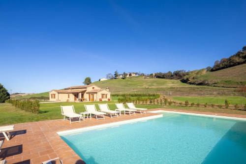 Volterra Villa | Casale Pavone by VacaVilla
