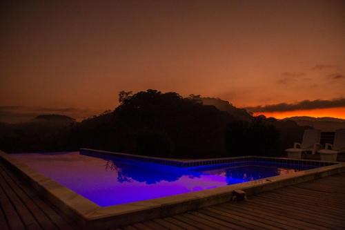 Cunha Casa | Casarão com piscina e cachoeira CUNHA SP