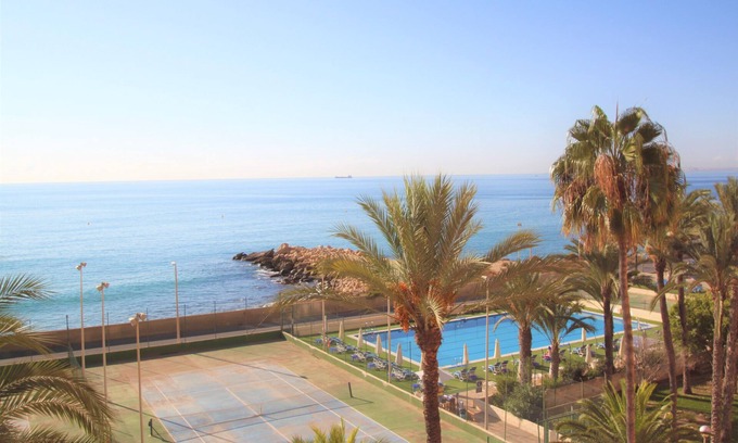L'Albufereta Apartamento | Apartamento con preciosas vistas al mar. Muy luminoso, todo el día da la luz.