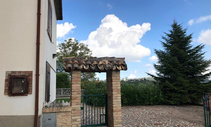 Isola del Gran Sasso dʼItalia Casa | CASCINA NELLA CAMPAGNA ABRUZZESE