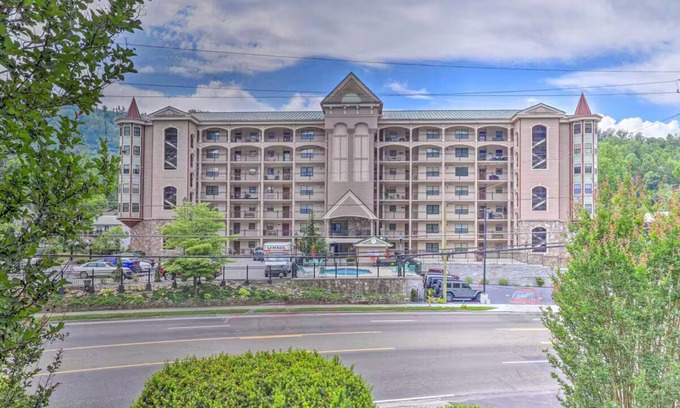 Gatlinburg Condominio | Cascading Creek / Gatehouse Condos / 2BR / 1st Floor / No Steps