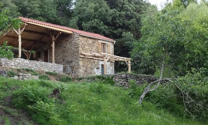 Ucciani Casa | Casa-Baño en la habitacion-Vista a la Montana