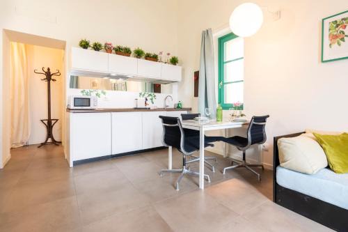 Gorgonzola Apartamento | CaseOspitali - Casa Nina, romantico nido in antica corte in centro paese