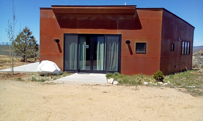 Taos Casa | Casita Atomica hiking, cycling, golfing, rafting within reach