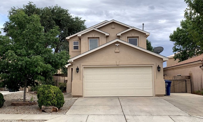 Northeast Heights Casa | Casita de Sonrisa: Your Perfect Home Base for Exploring Albuquerque