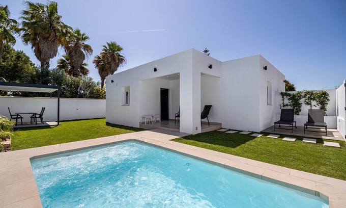 Chiclana de la Frontera Casa | Casita Meraki 2 con piscina interior climatizada, jardín, terraza y Wi-Fi
