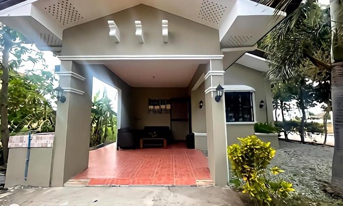 Paombong Casa | Casita Mia - Guest House for 9pax with WIFI, NETFLIX, YOUTUBE, KARAOKE, CAN COOK and BBQ