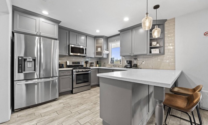 Palmdale Casa | Casita Oasis near major highways, spa, newly remodeled.