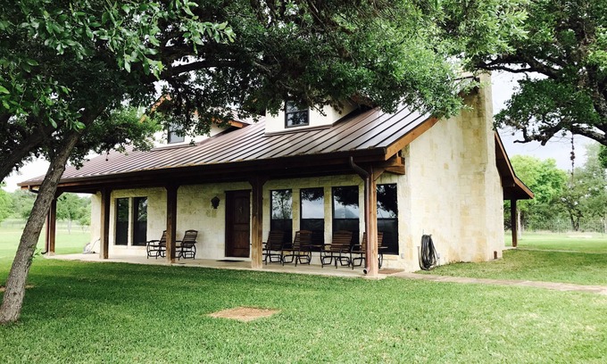 Center Point Casa | Casita Paloma - casa 3BR / 3BA en 20 acres con acceso privado a la puerta