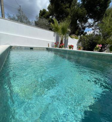 La Torre de Claramunt Casa | Casita rural con piscina