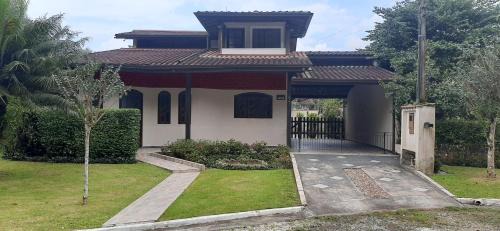 Horto Casa | Caso em condomínio com lago, serra, campo e mar