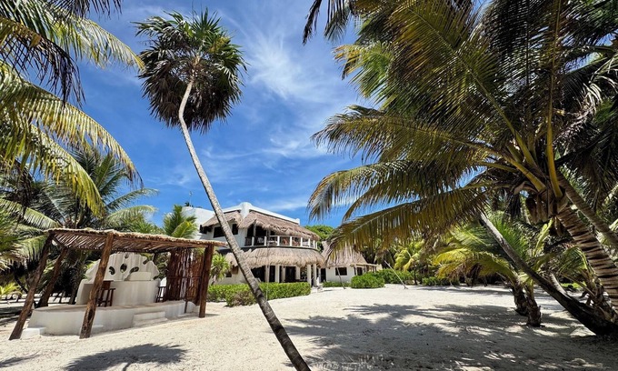 Majahual Villa | Casona Palms-Barefoot Paradise in Private Beachfront 3 Bedroom Villa and Casita