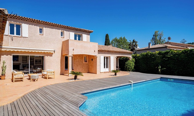 Cassis Villa | Cassis Proche Gare Villa de 200m2 sur Terrain de 1000m2 Avec Piscine au Calme